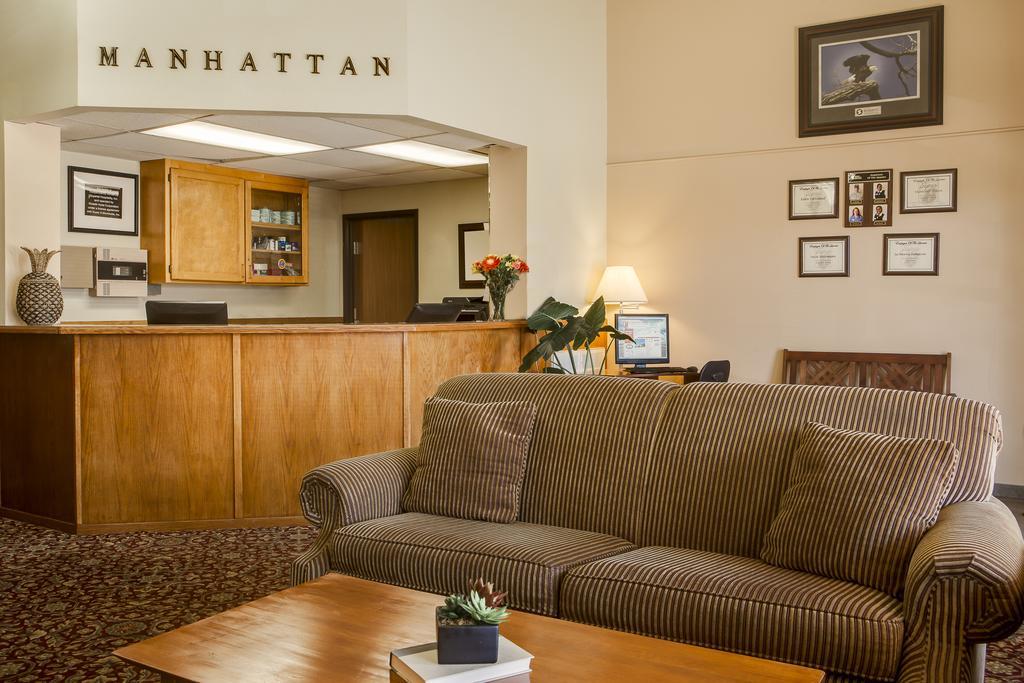 Super 8 By Wyndham Manhattan Ks Luaran gambar