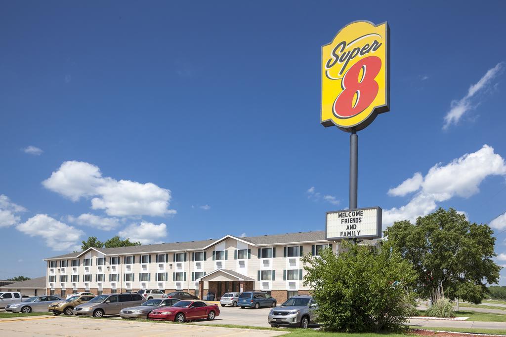Super 8 By Wyndham Manhattan Ks Luaran gambar