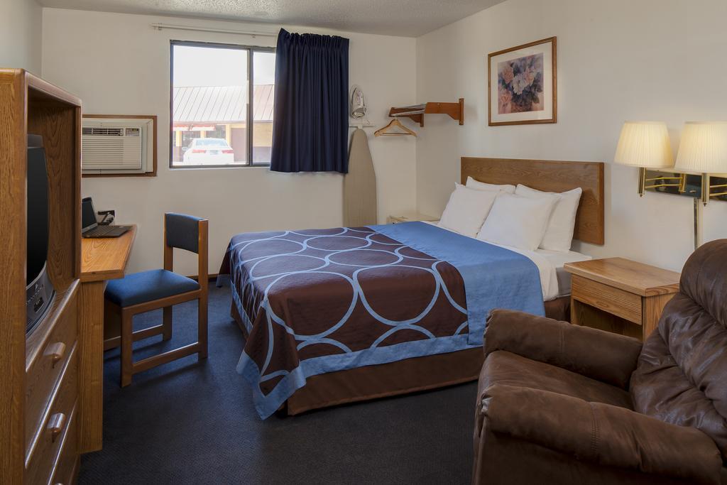 Super 8 By Wyndham Manhattan Ks Luaran gambar