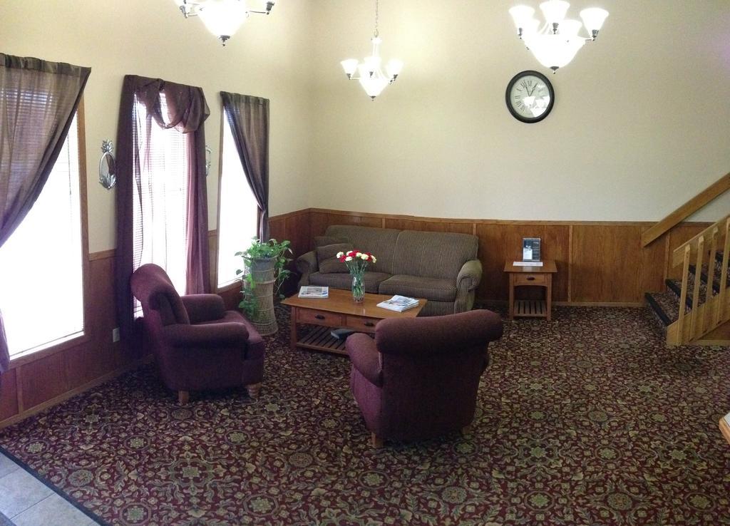 Super 8 By Wyndham Manhattan Ks Luaran gambar