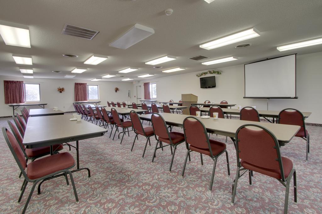 Super 8 By Wyndham Manhattan Ks Luaran gambar